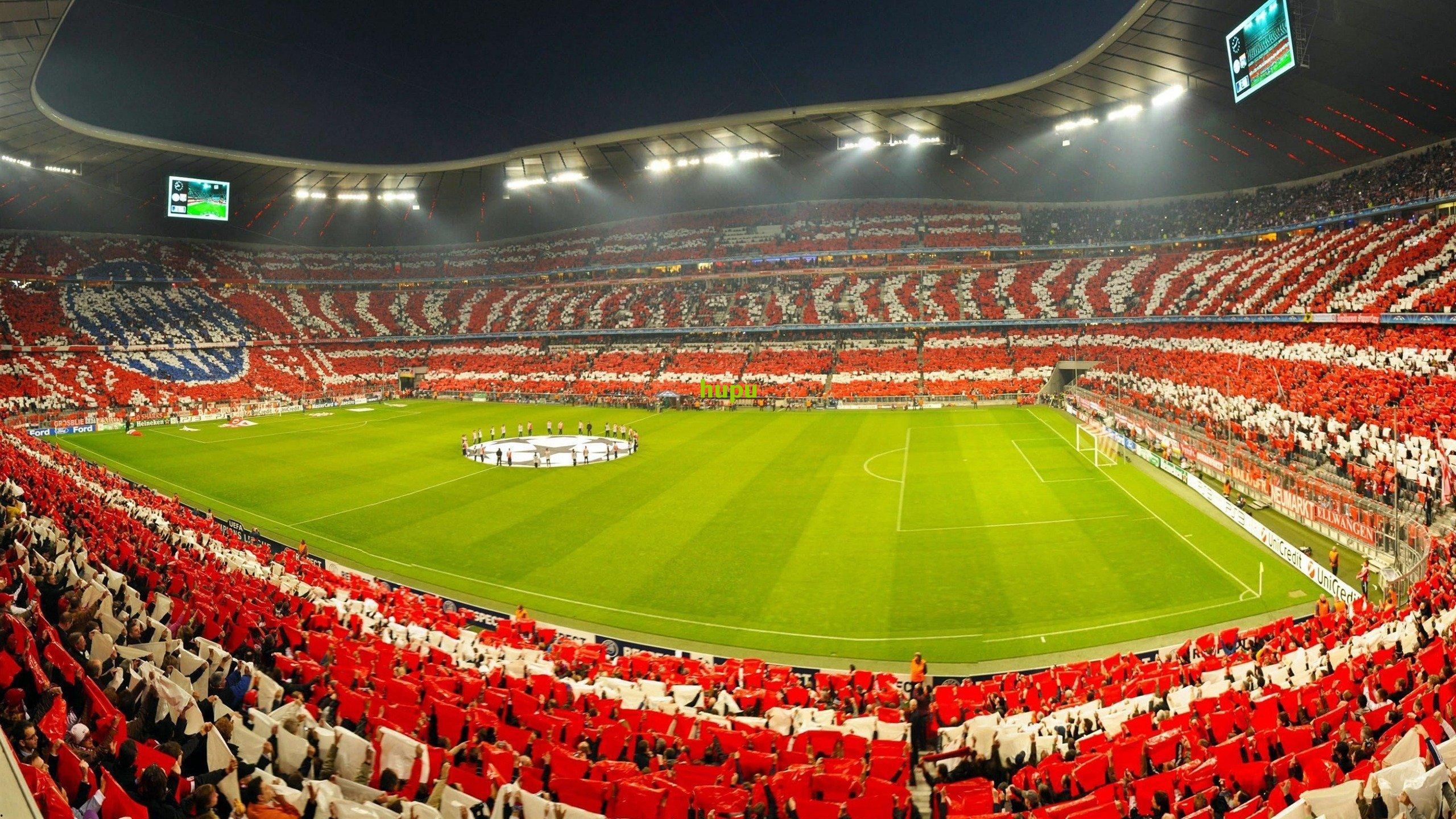 巴萨主场六球横扫奥林匹亚科斯，新星费尔明闪耀戴帽，拉什福德梅开二度助阵